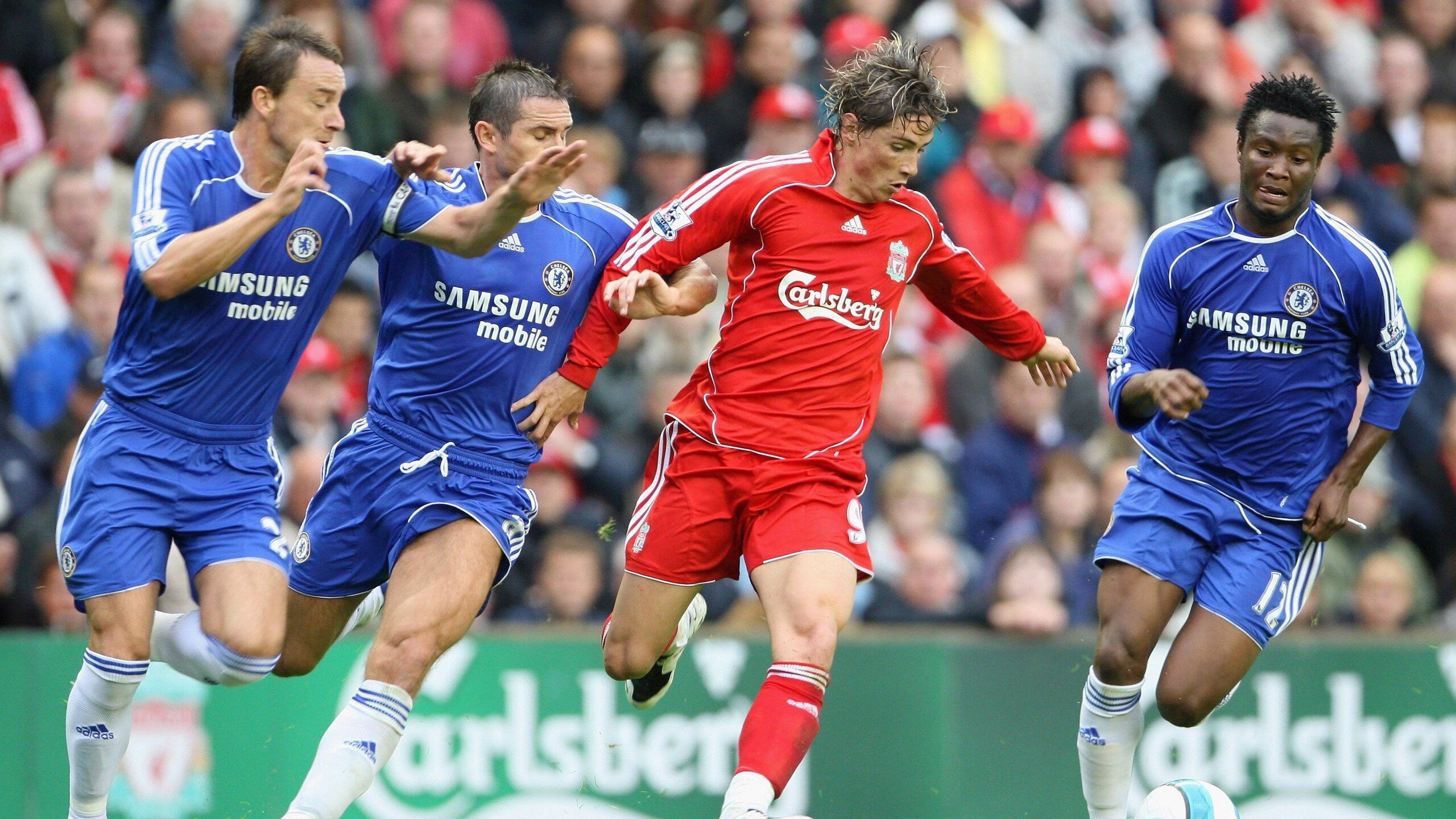 世界杯：球队整体换装统一走进球场 通道内“走廊镜头”成为转播亮点